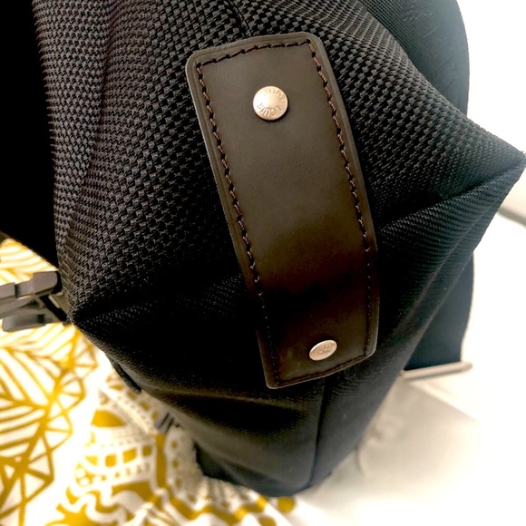 Authentic Louis Vuitton Loup Noir Canvas Messenger.Like new.Excellent condition. - Picture 5 of 14